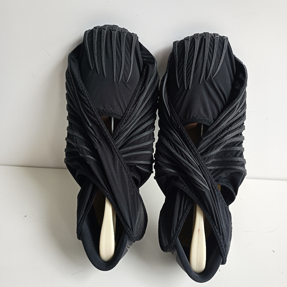 Vibram wrap shoes size L